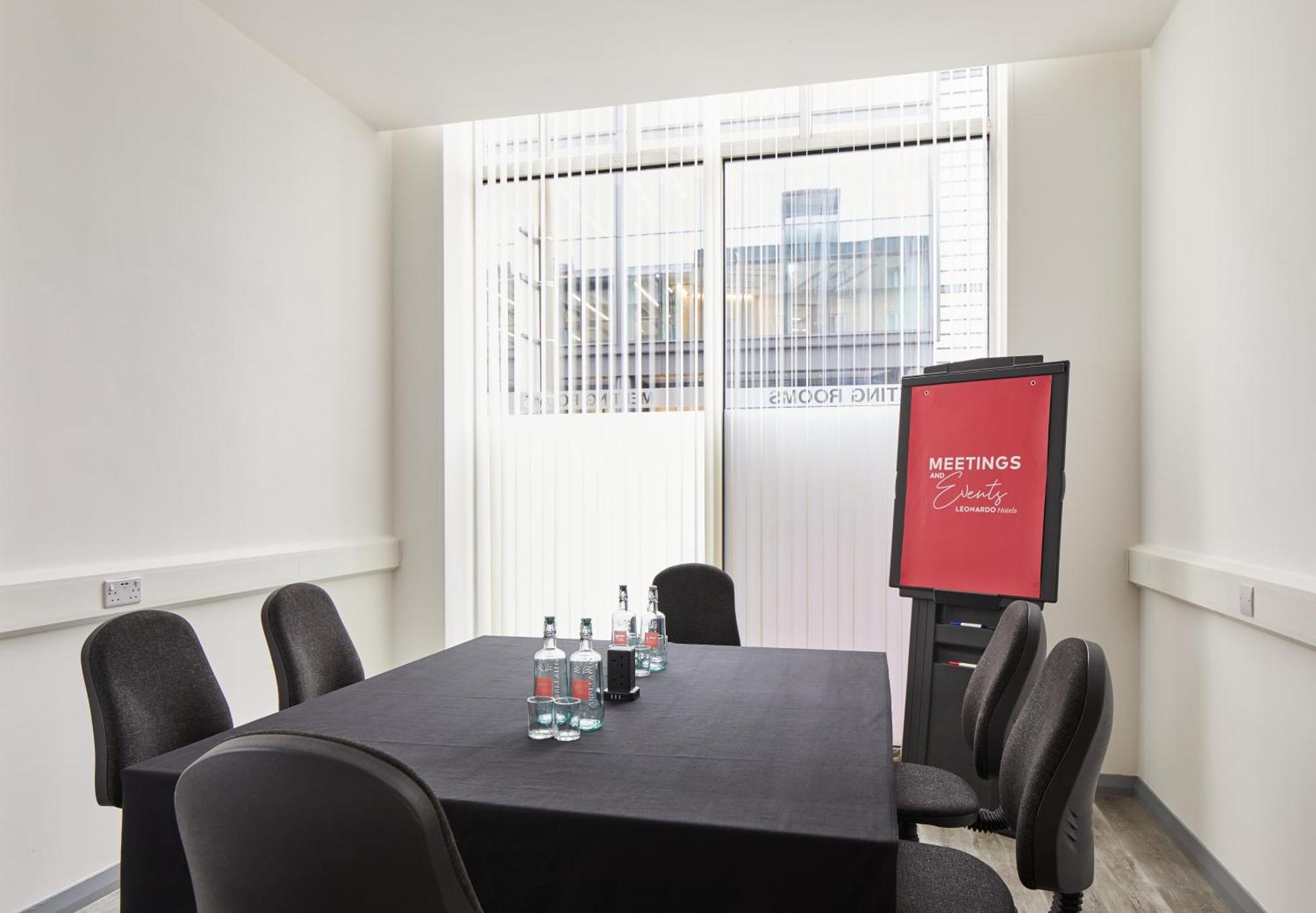 Leonardo Hotel Edinburgh Haymarket Екстериор снимка